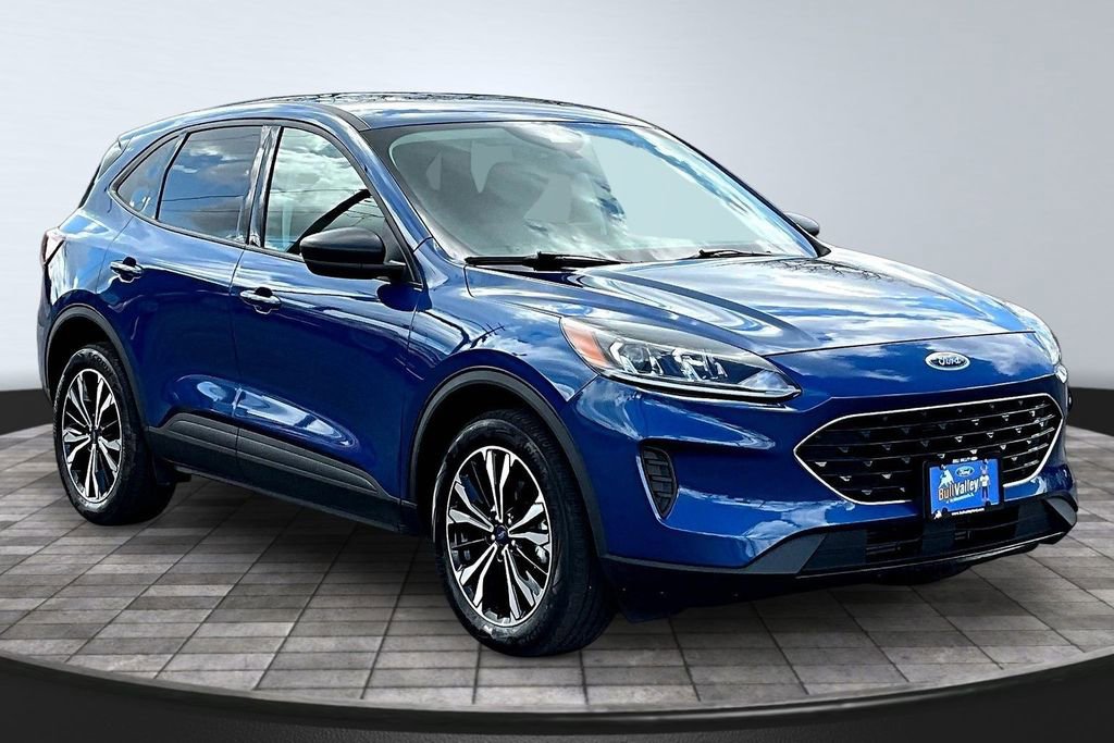 Certified 2022 Ford Escape SE w/ SE Sport Appearance Package AWD/4WD image 1