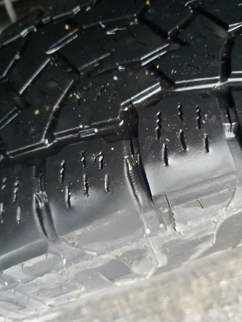 Used 2004 Dodge Dakota Sport w/ Tire & Handling Group image 3