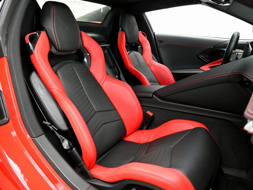 Used 2025 Chevrolet Corvette Z06 RWD image 13