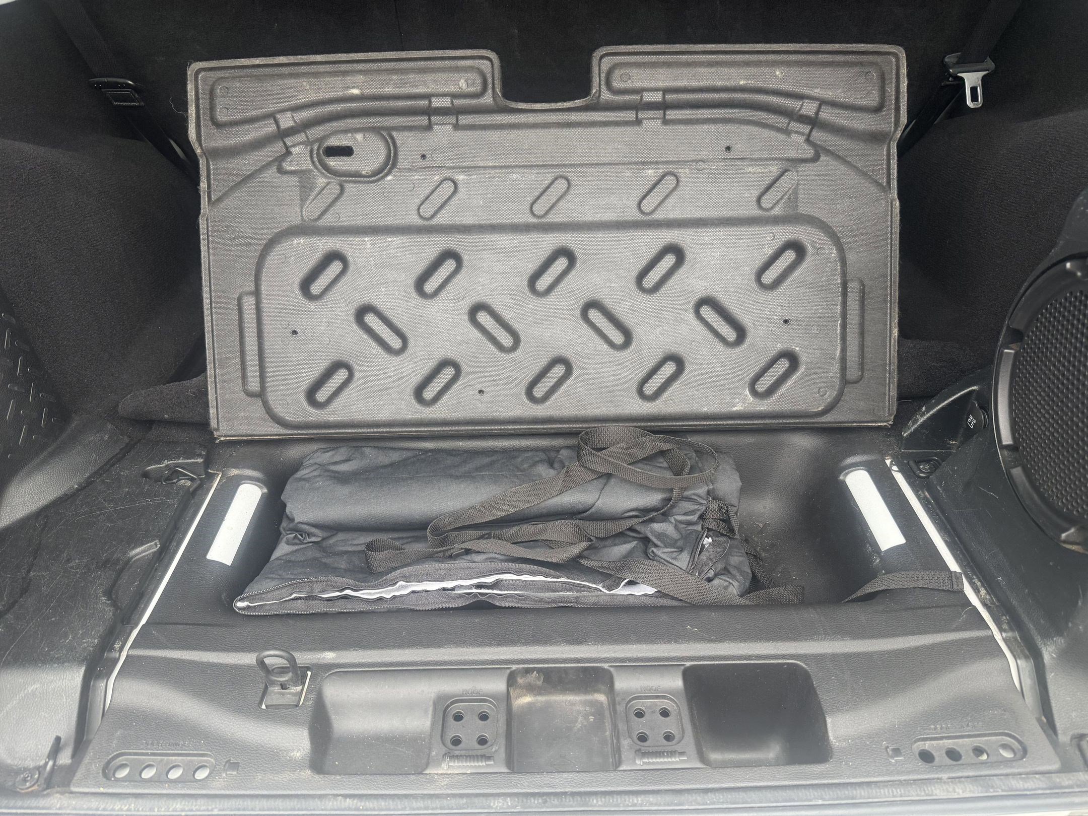 Used 2013 Jeep Wrangler Unlimited Sahara image 32