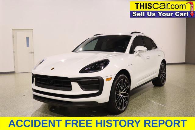 Used 2024 Porsche Macan AWD/4WD image 3