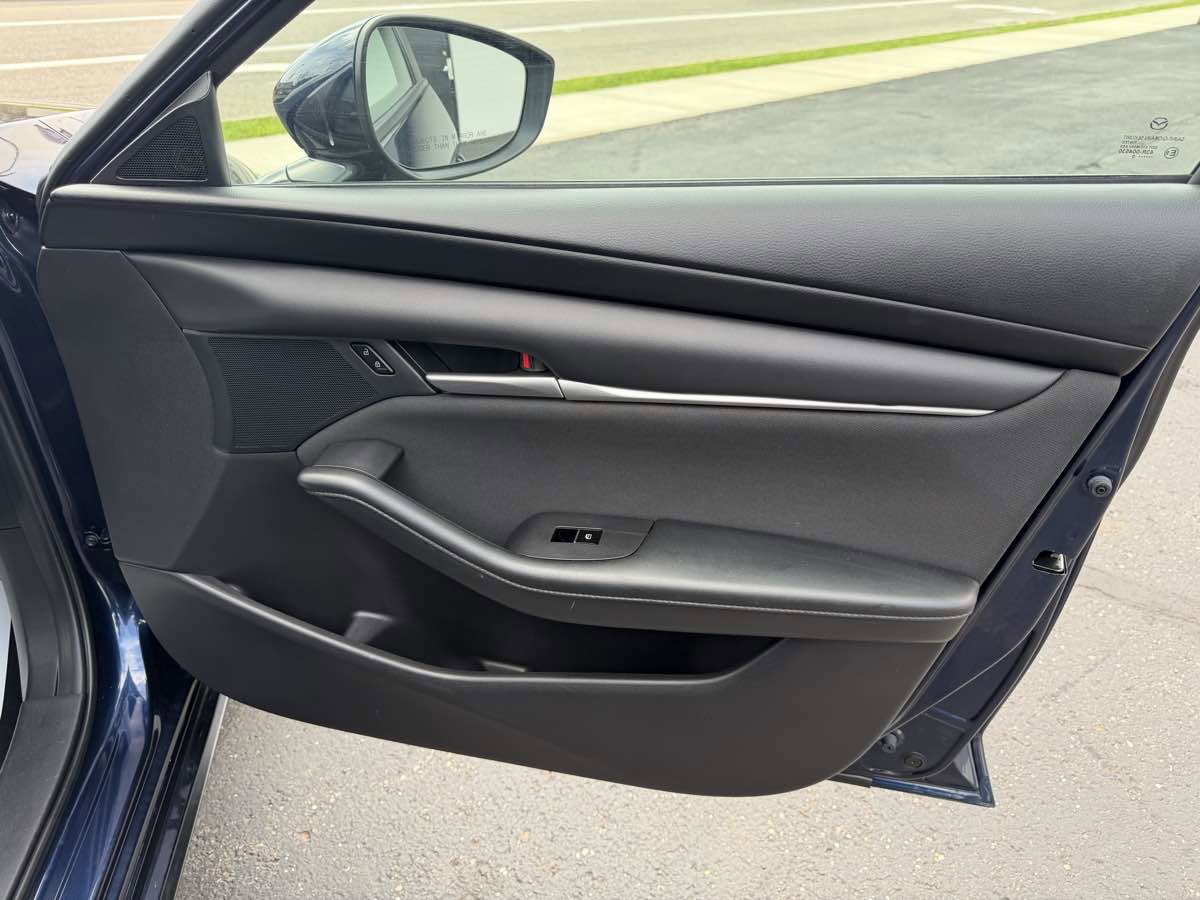 Used 2020 MAZDA MAZDA3 Sedan FWD image 19