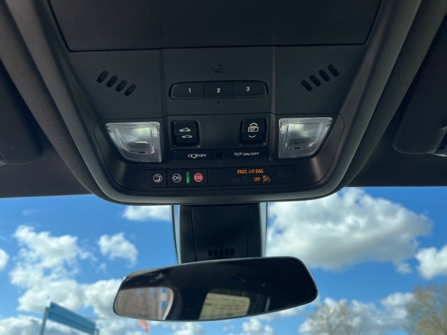 New 2025 Cadillac XT6 Luxury image 30