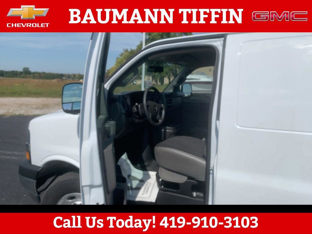 Used 2024 Chevrolet Express 2500 w/ Driver Convenience Package image 16