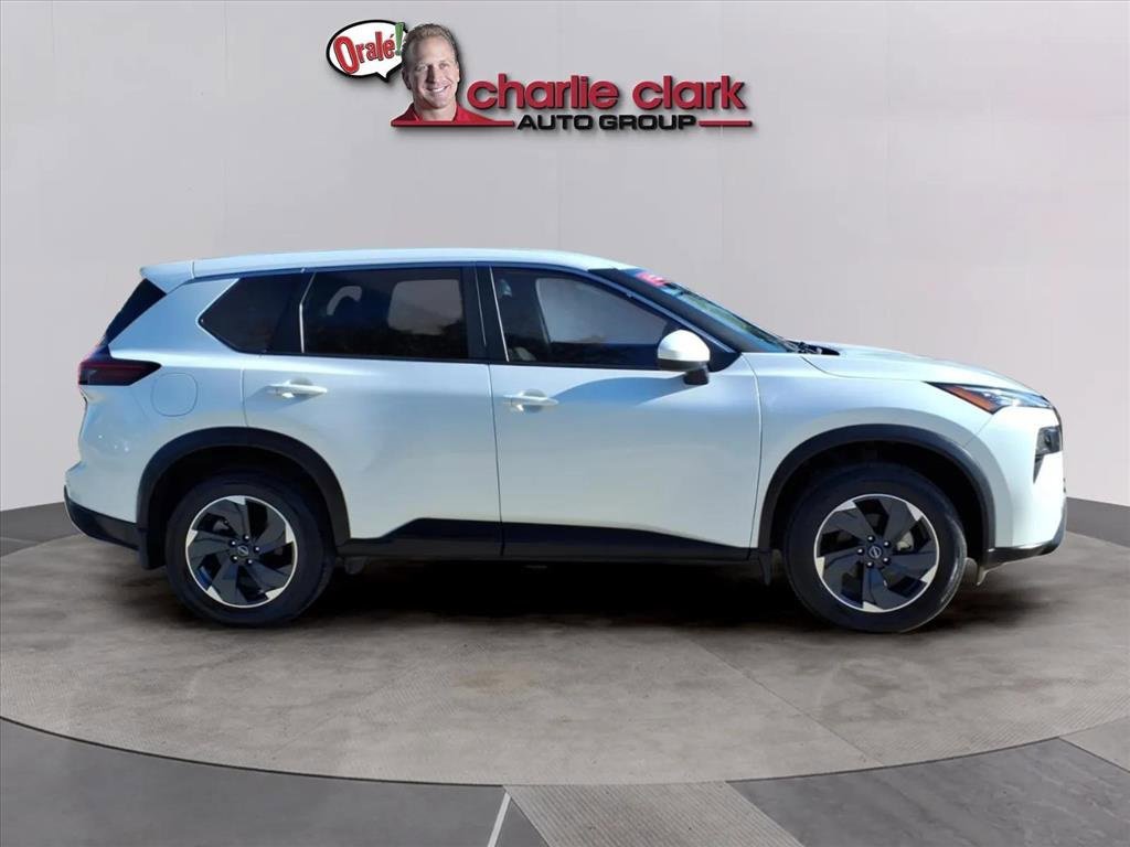 Used 2024 Nissan Rogue SV image 6