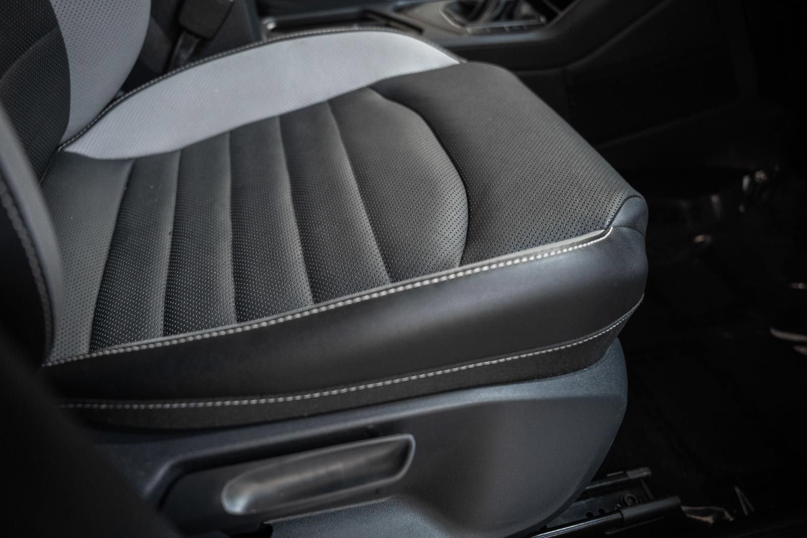 Used 2022 Volkswagen Taos SEL w/ Panoramic Sunroof Package FWD image 38