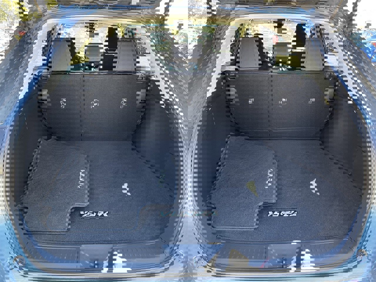 Used 2021 Toyota Venza LE image 27