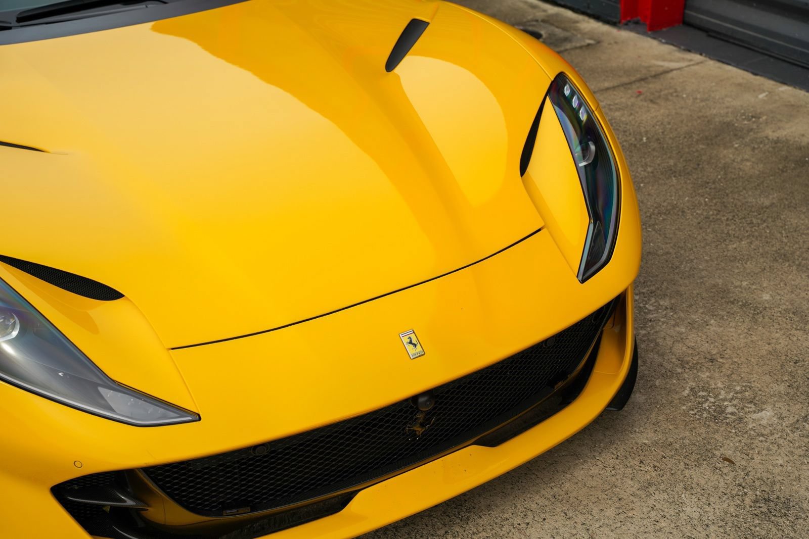 Used 2019 Ferrari 812 Superfast RWD image 2