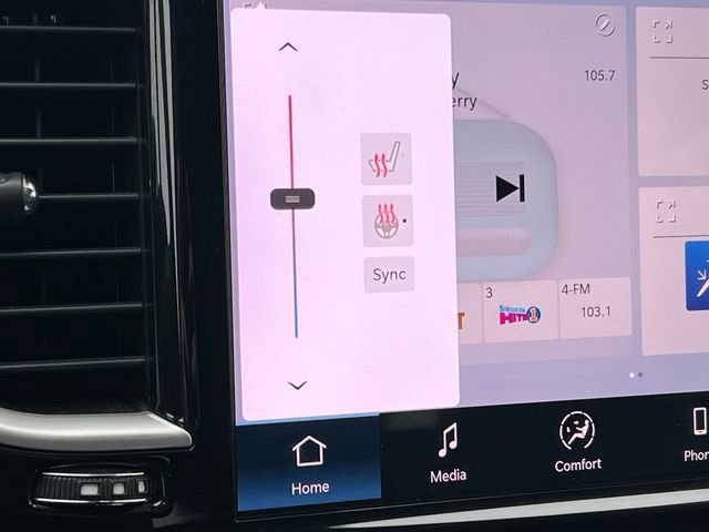 Used 2025 Chrysler Pacifica Select image 26