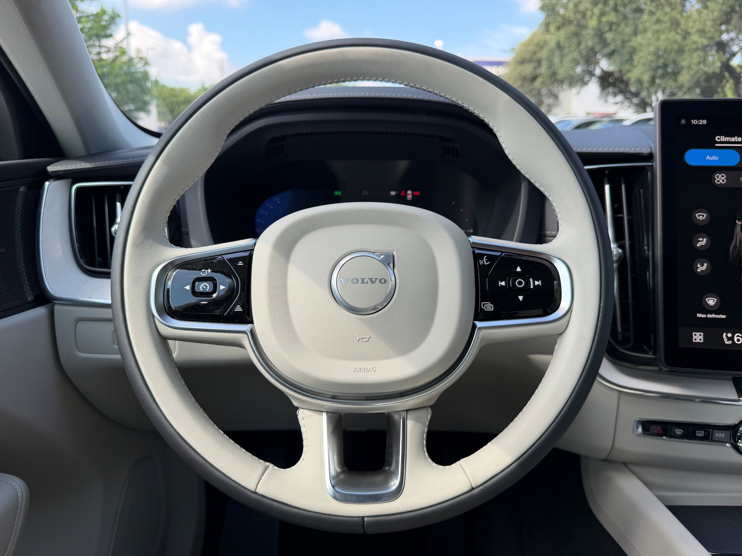 New 2026 Volvo XC60 T8 Ultra w/ Climate Package AWD/4WD image 14
