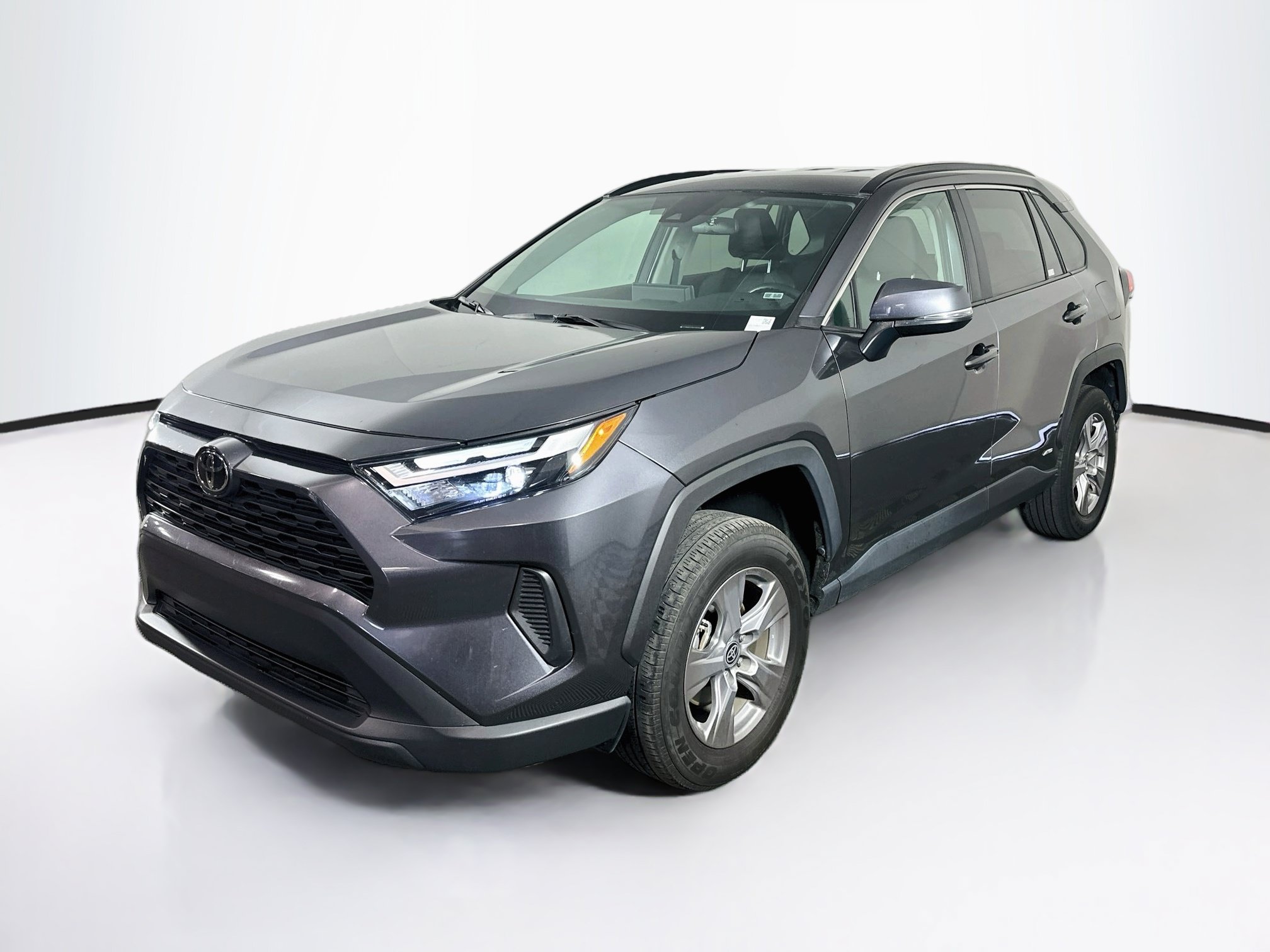 Used 2025 Toyota RAV4 XLE AWD/4WD image 3
