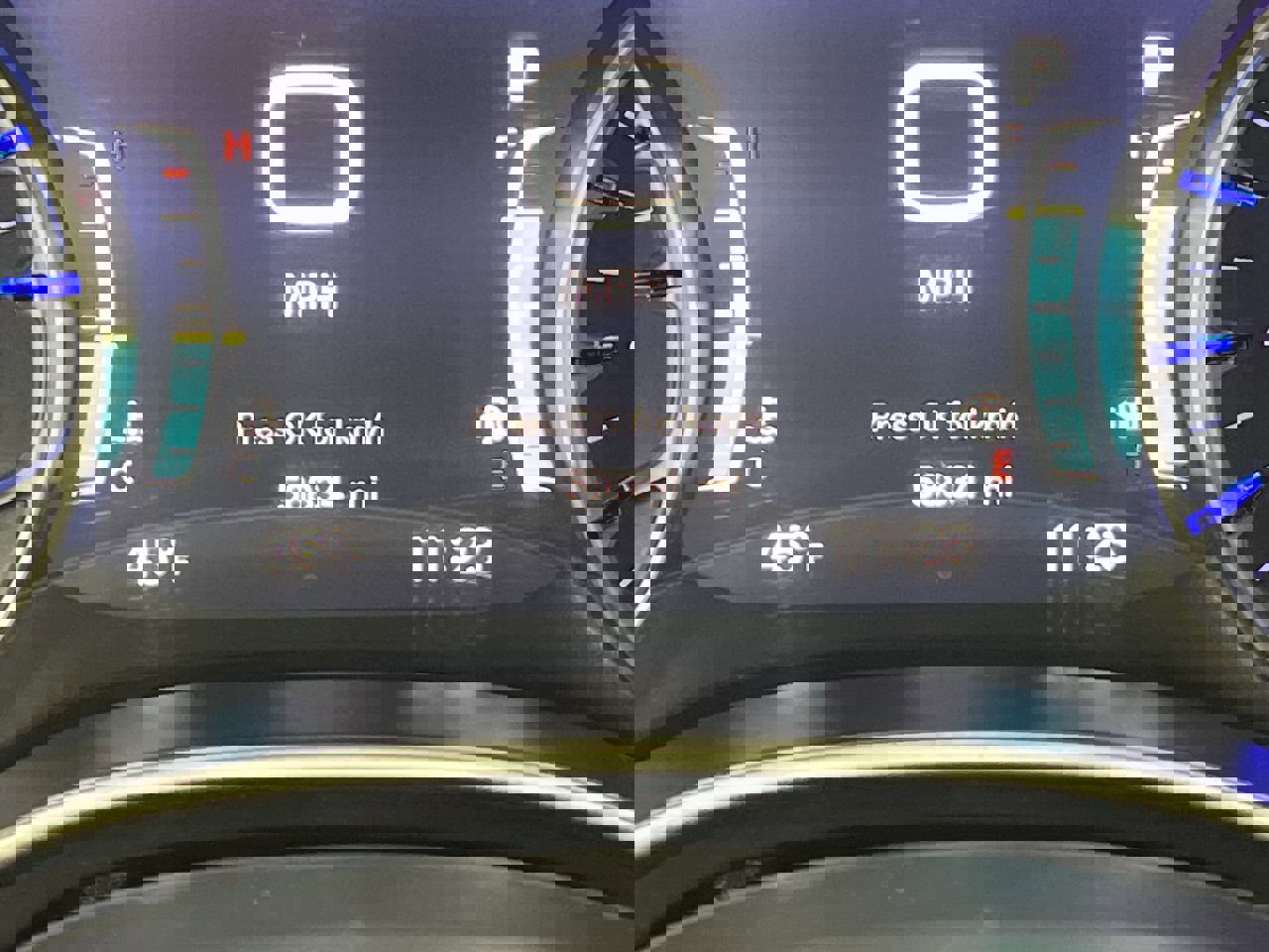 Used 2024 Chrysler Pacifica Touring-L image 16