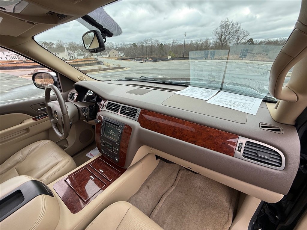 Used 2011 Chevrolet Suburban LTZ image 29
