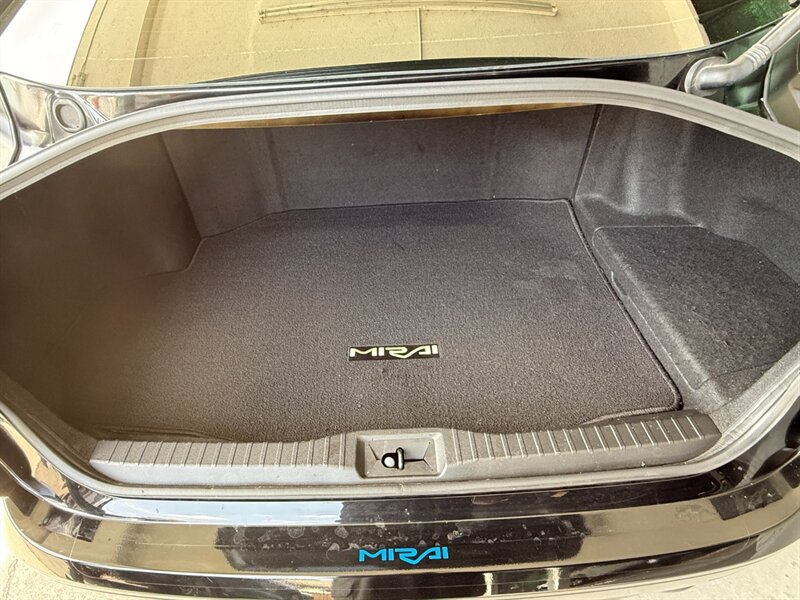 Used 2022 Toyota Mirai w/ Advanced Technology Package RWD image 38