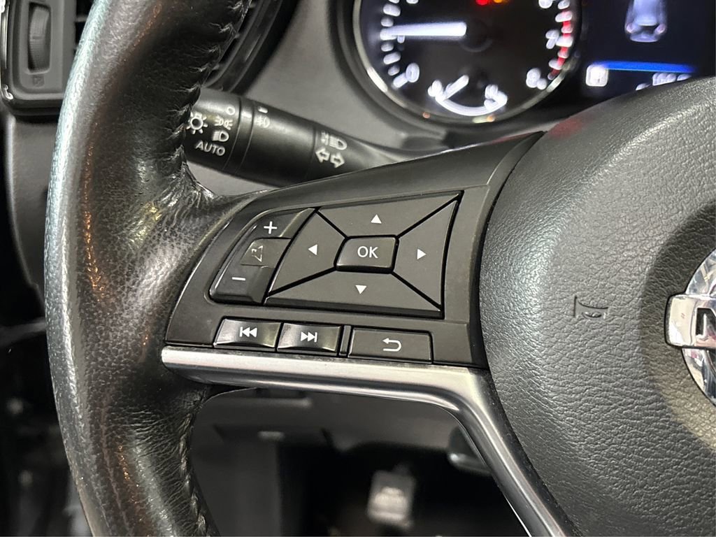 Used 2018 Nissan Rogue SL w/ Premium Package image 32