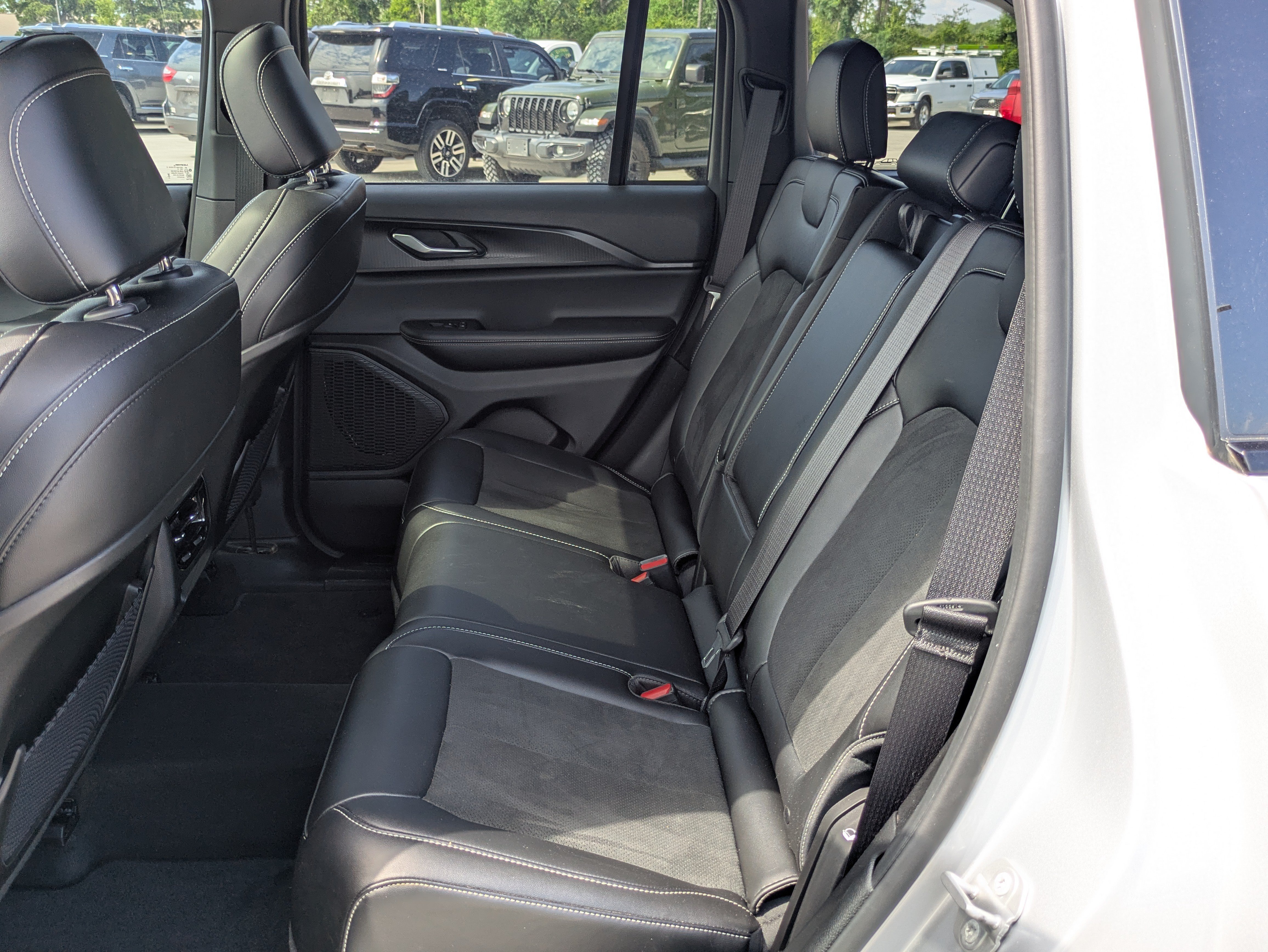 Certified 2025 Jeep Grand Cherokee Altitude RWD image 14