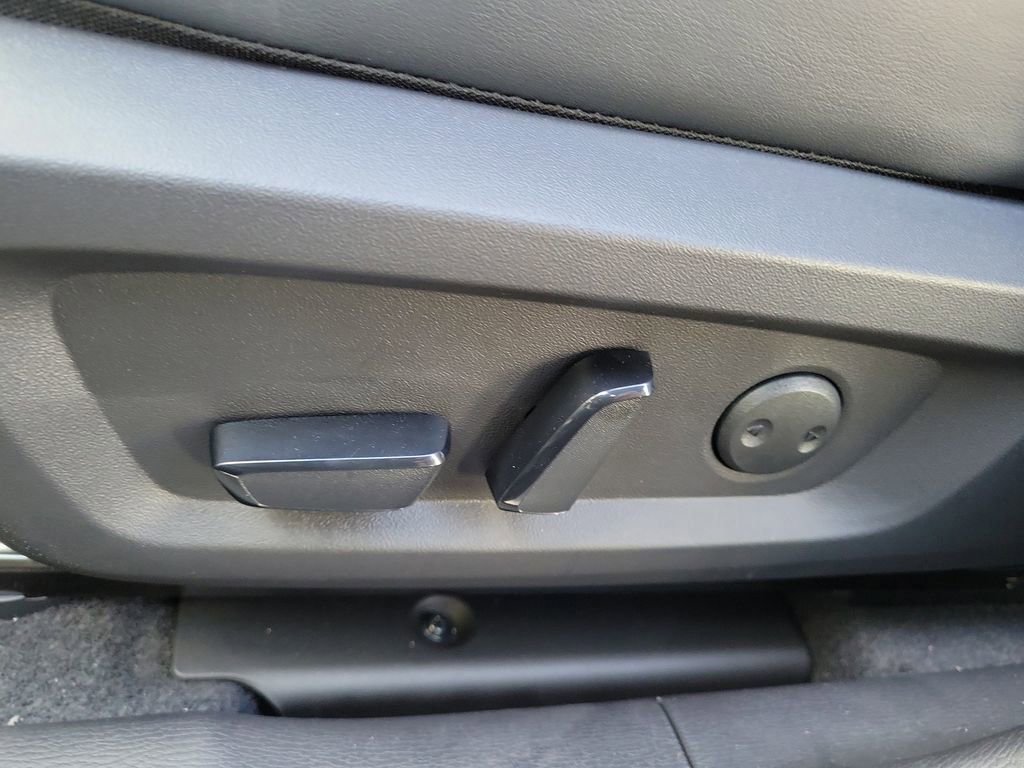 New 2025 Mitsubishi Outlander SE image 9