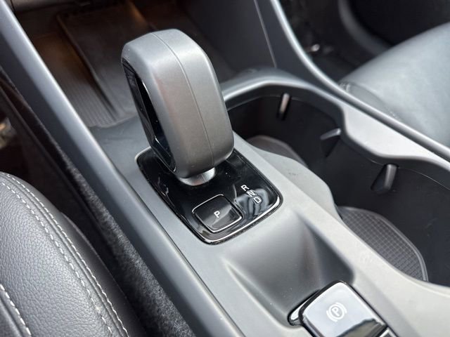 Certified 2025 Volvo XC40 B5 Core image 17