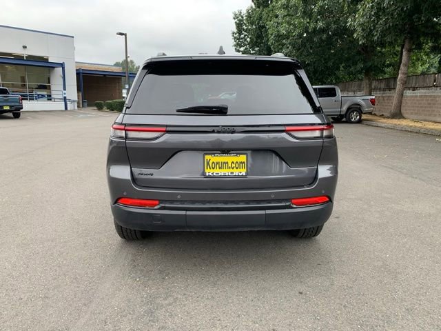 Used 2024 Jeep Grand Cherokee Altitude image 4