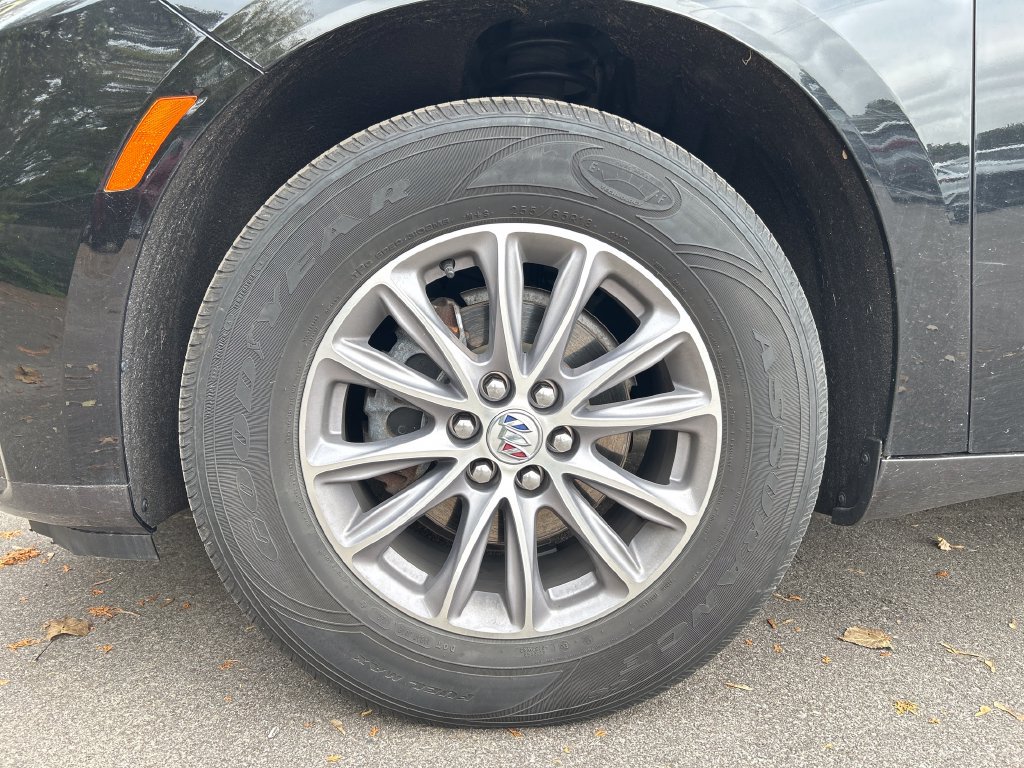 Used 2023 Buick Enclave Essence AWD/4WD image 10