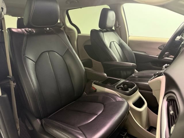 Used 2022 Chrysler Pacifica Touring-L FWD image 30