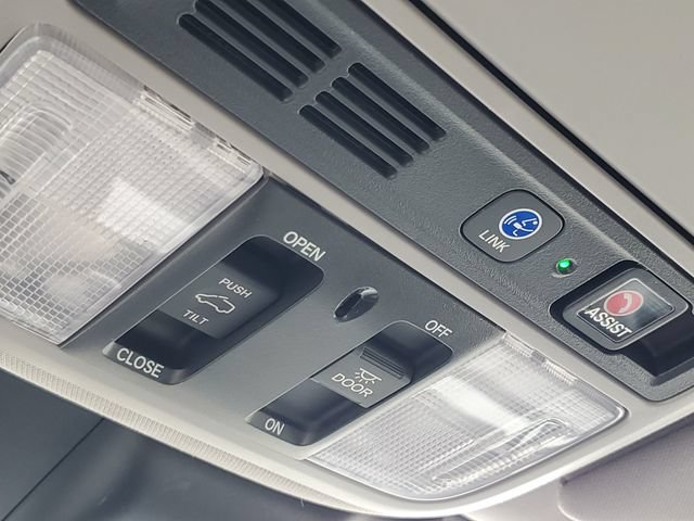 Certified 2018 Honda Odyssey Touring image 24