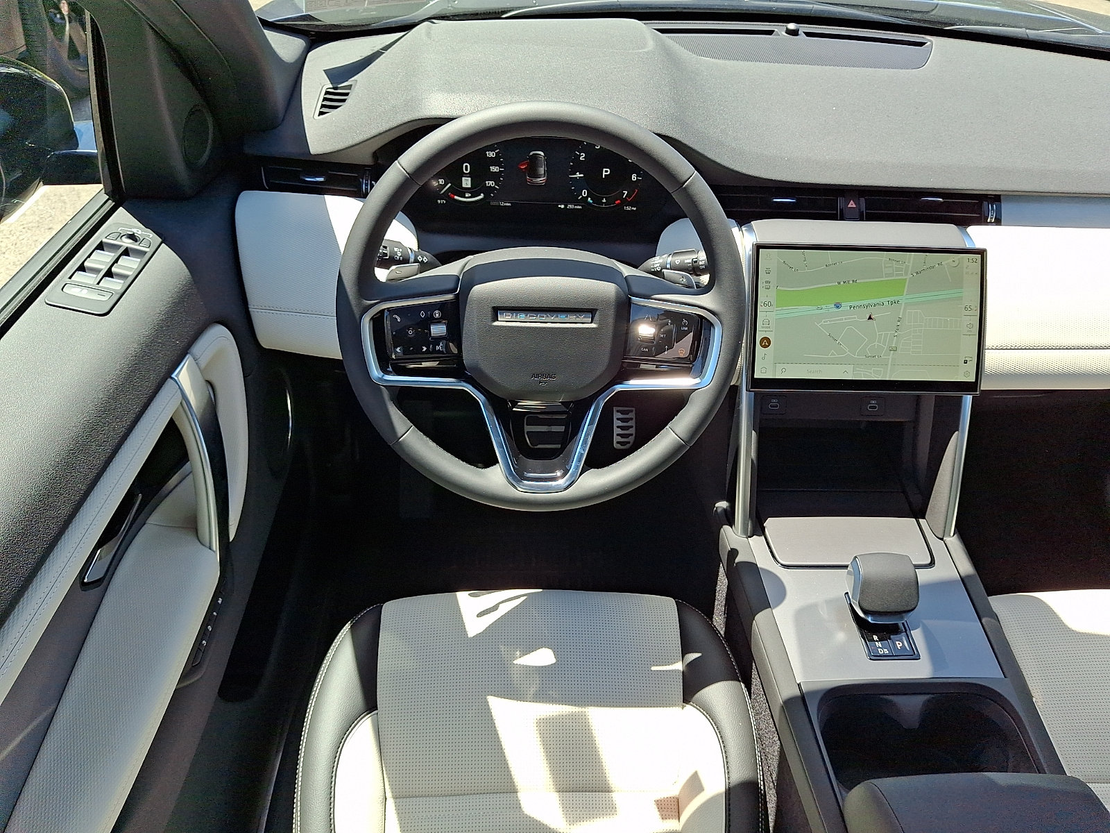 New 2026 Land Rover Discovery Sport Landmark AWD/4WD image 4