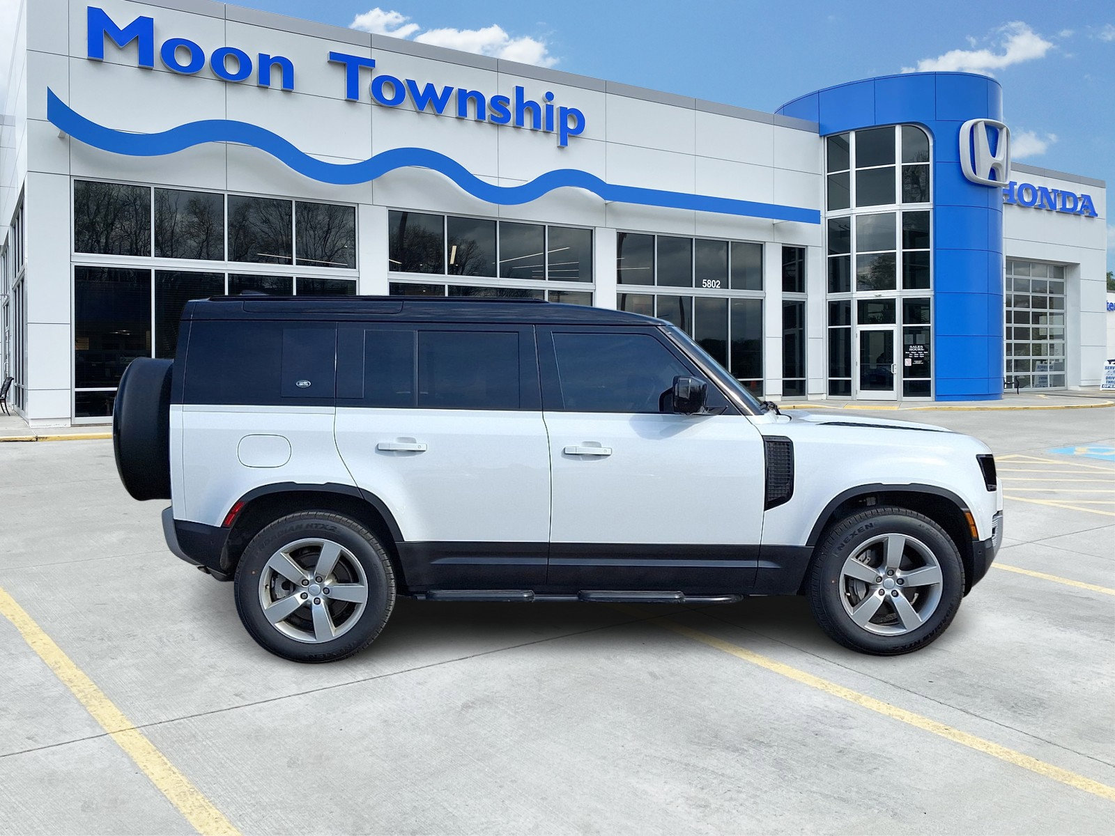 Used 2024 Land Rover Defender 110 S image 7