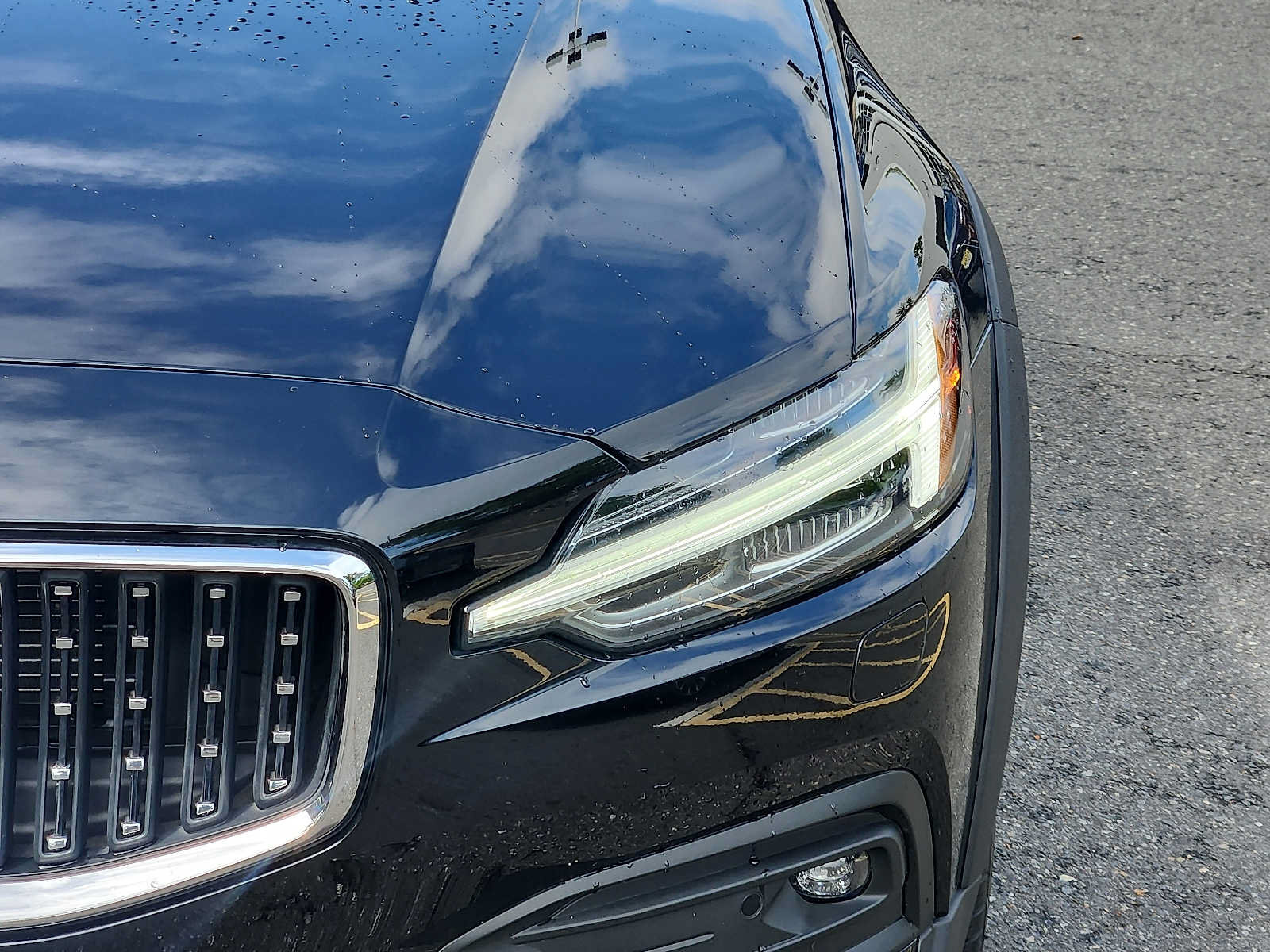 Certified 2024 Volvo V60 B5 Cross Country Plus w/ Protection Package Premier AWD/4WD image 9
