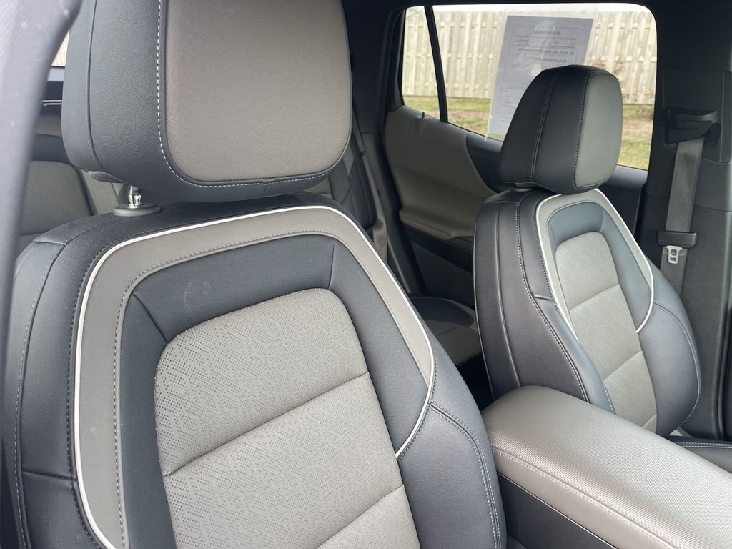 Used 2025 Chevrolet Equinox LT w/ Convenience Package II image 39