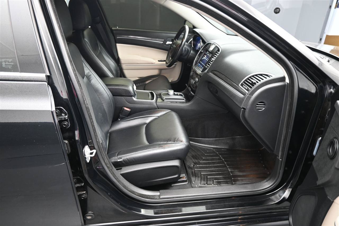 Used 2021 Chrysler 300 Touring w/ Sport Appearance Package RWD image 9