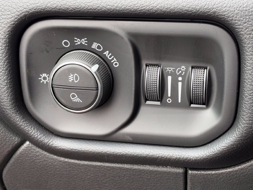 New 2027 RAM 2500 Laramie AWD/4WD image 29
