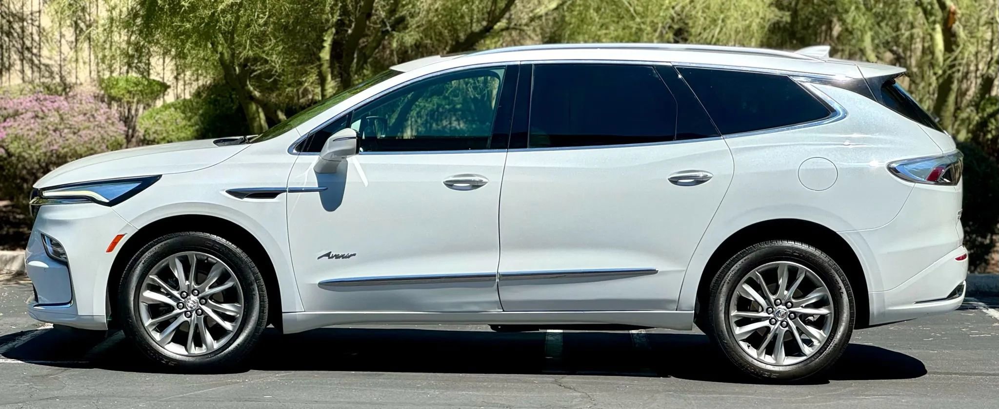 Used 2023 Buick Enclave Avenir w/ Avenir Technology Package image 5