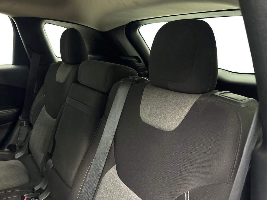 Used 2017 Jeep Cherokee Sport image 34