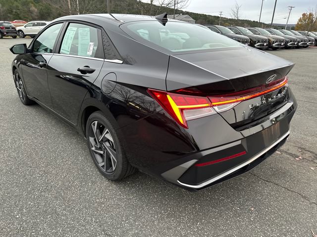 Certified 2025 Hyundai Elantra SEL image 3