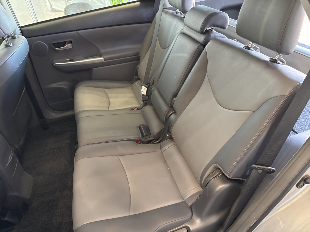 Used 2014 Toyota Prius V Five image 35