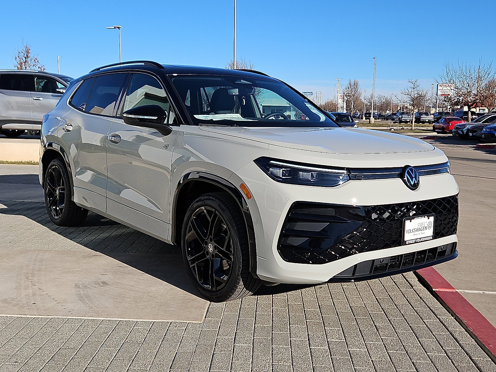 New 2026 Volkswagen Tiguan SE R-Line image 5