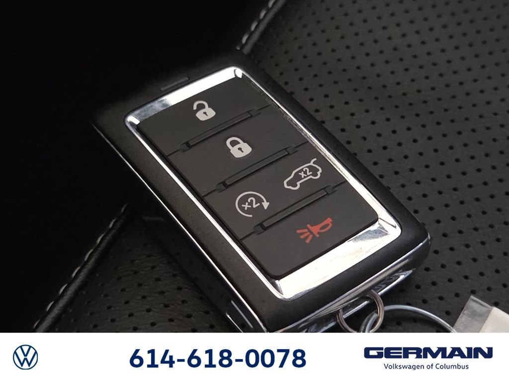 Used 2023 Jeep Grand Cherokee Overland AWD/4WD image 38