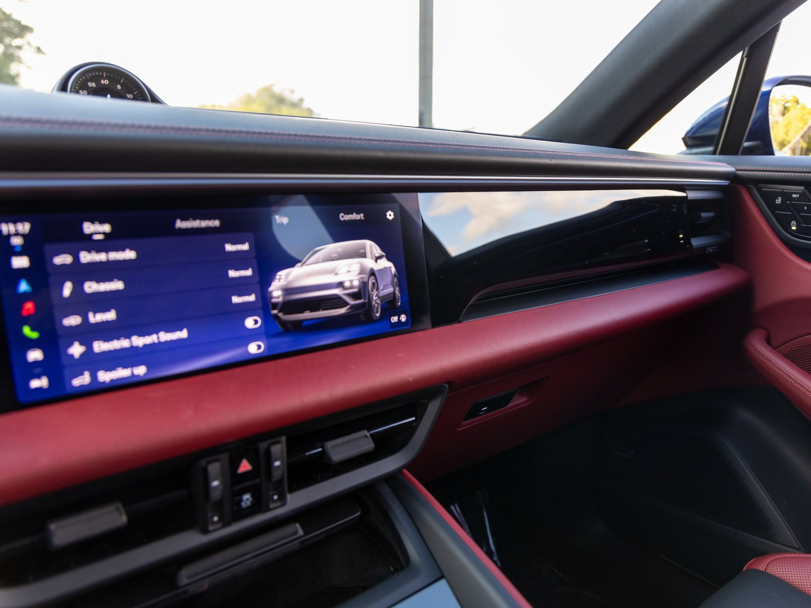 Certified 2024 Porsche Macan 4 Electric image 35