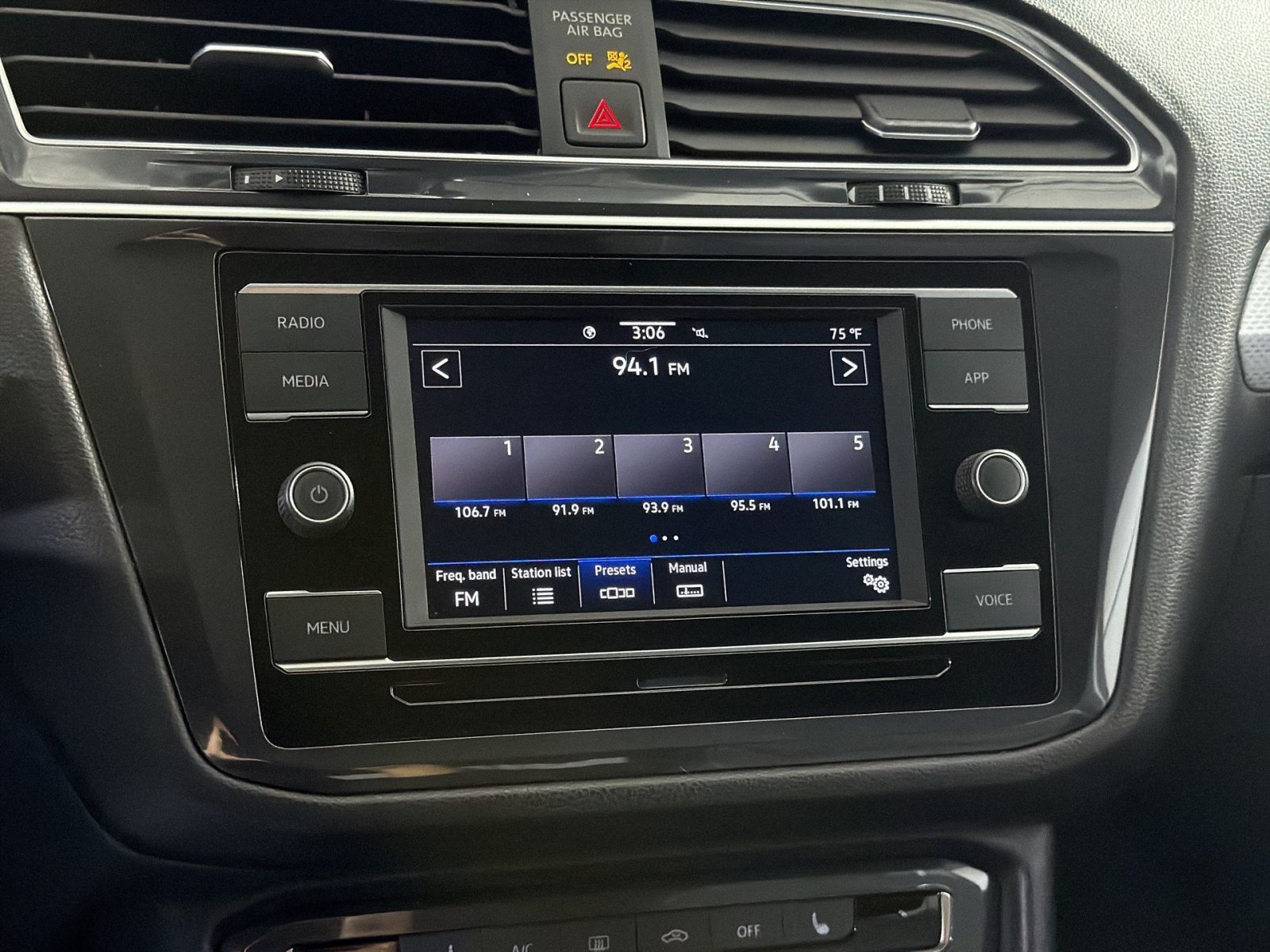 Used 2023 Volkswagen Tiguan S FWD image 35