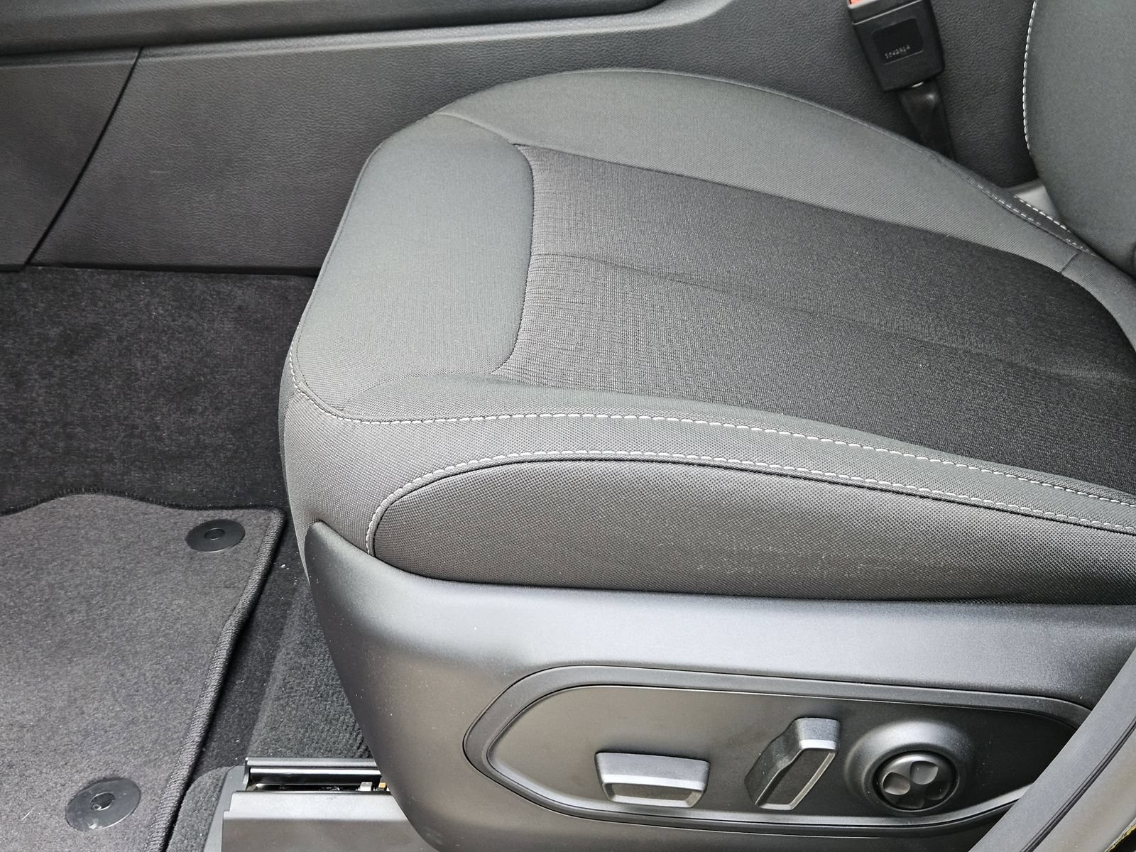 New 2026 Jeep Grand Cherokee Laredo RWD image 23