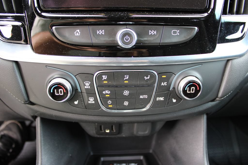 Used 2022 Chevrolet Traverse LT FWD image 24