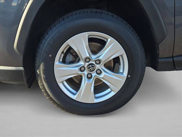 Used 2019 Toyota RAV4 XLE w/ Convenience Package FWD image 24