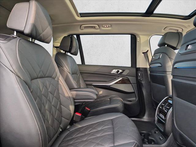 Used 2024 BMW X7 xDrive40i w/ Premium Package AWD/4WD image 23