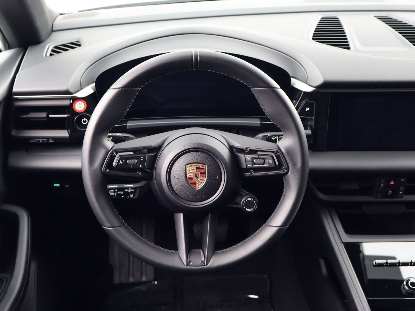 Used 2025 Porsche Macan Electric w/ Premium Package RWD image 15