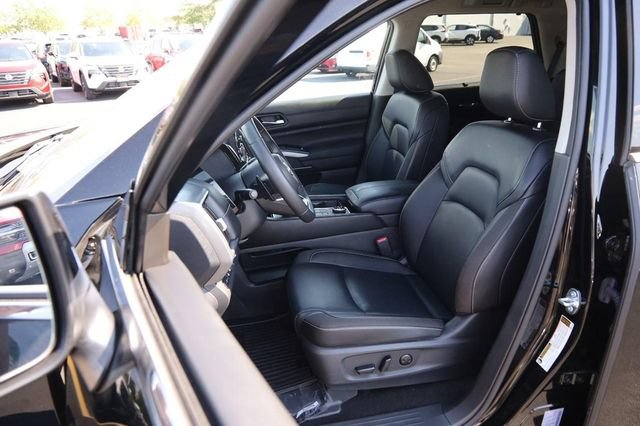 Certified 2025 Nissan Pathfinder SL w/ Black Appearance Package AWD/4WD image 9