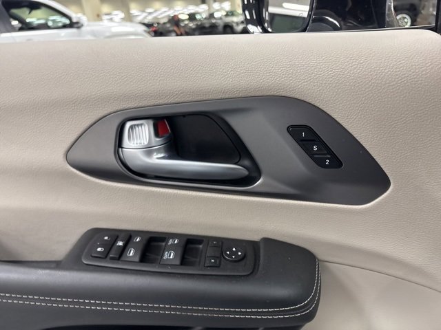 Used 2024 Chrysler Pacifica Touring-L image 28