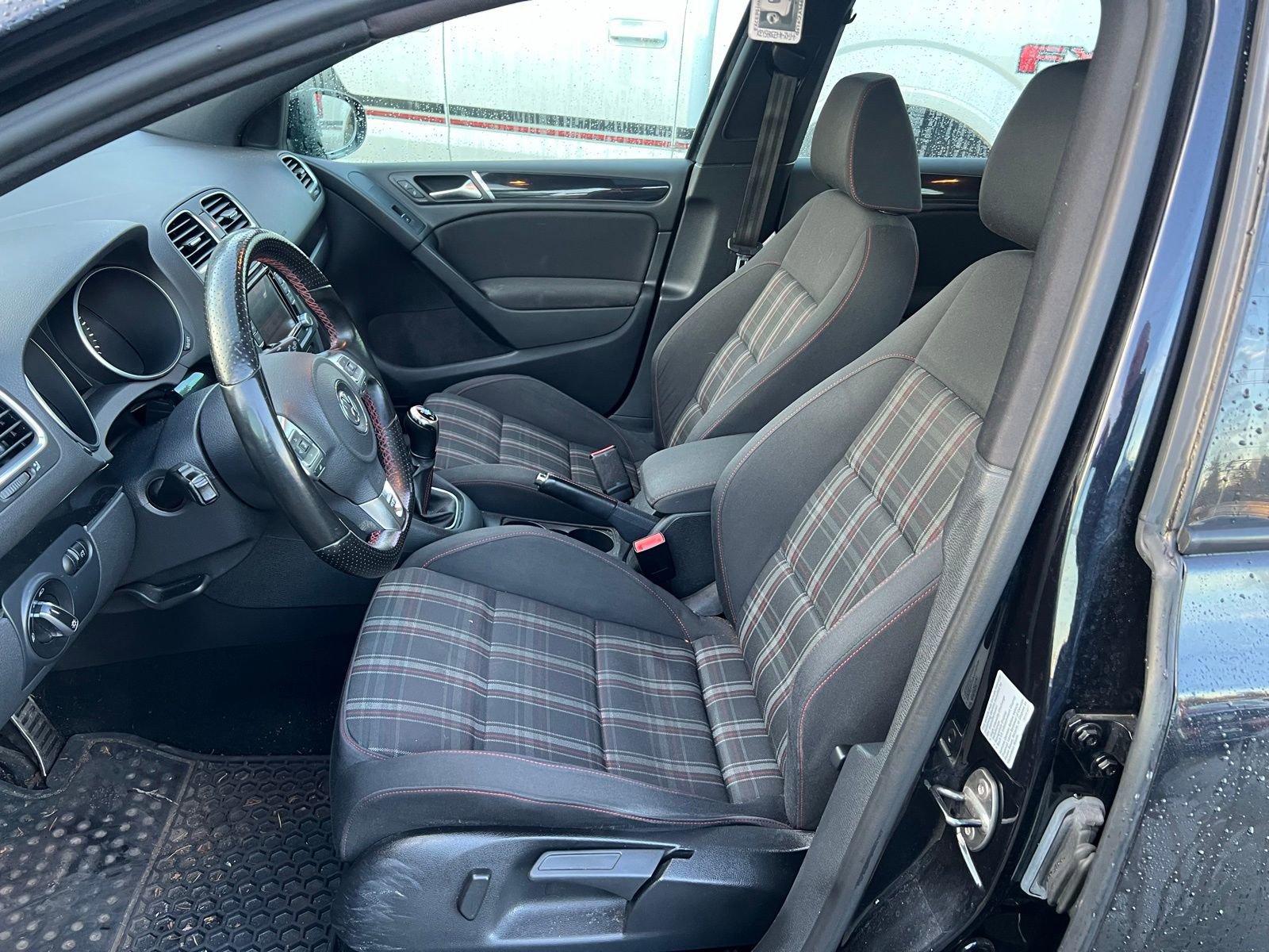 Used 2010 Volkswagen GTI 4-Door image 8