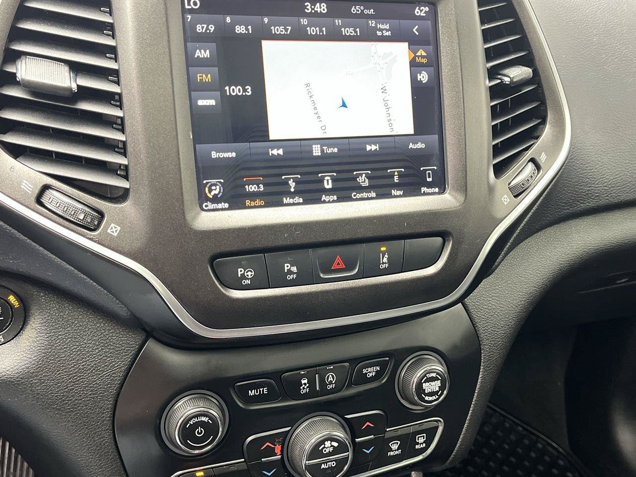 Used 2019 Jeep Cherokee Trailhawk AWD/4WD image 18