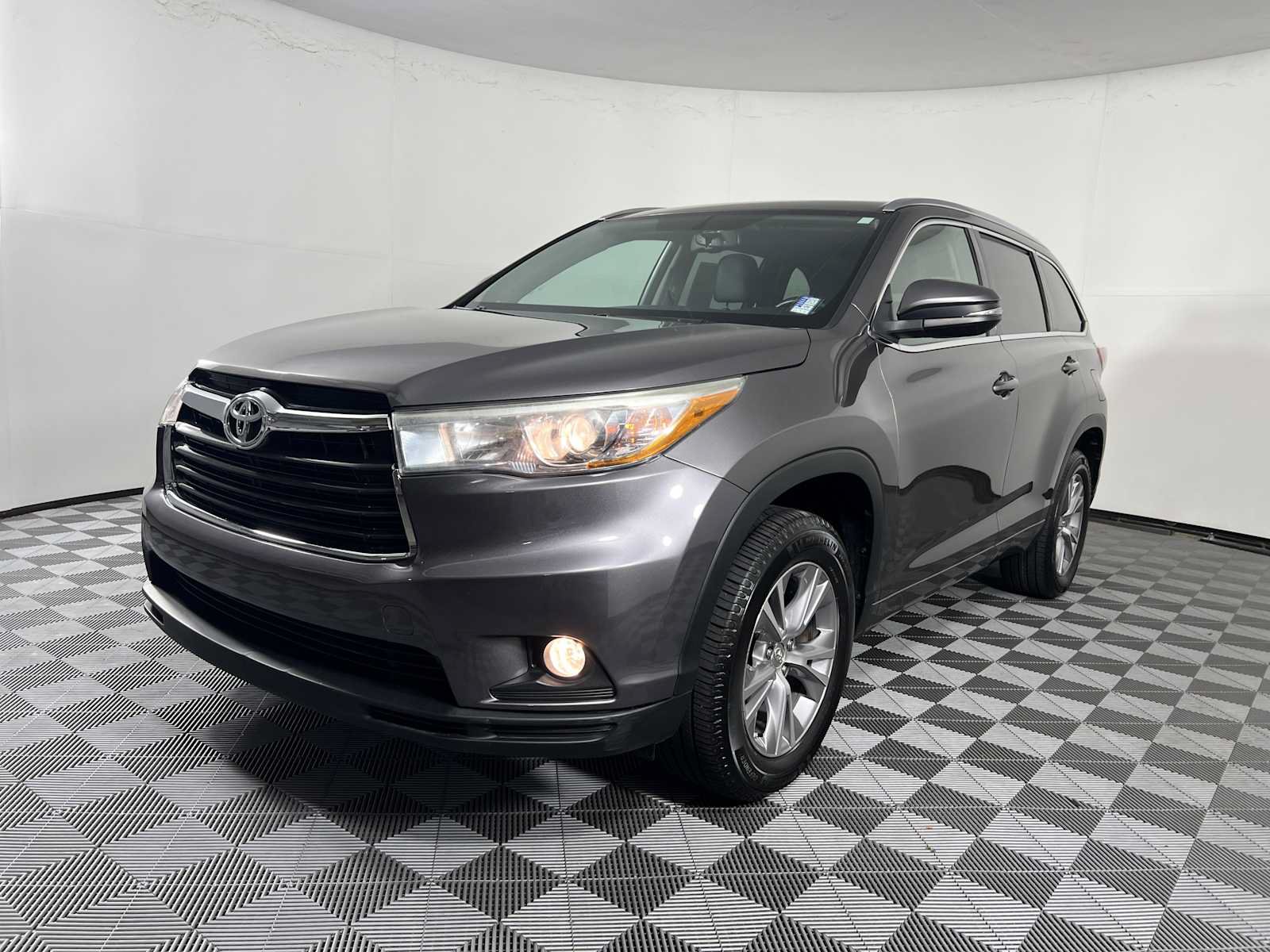 Used 2015 Toyota Highlander XLE FWD image 6